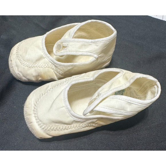 Vintage White Baby Shoes Mrs. Day's Ideal sz 2 button top Precious - Picture 1 of 5